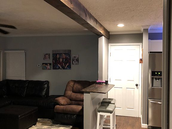 5th image of 425 Hickory St