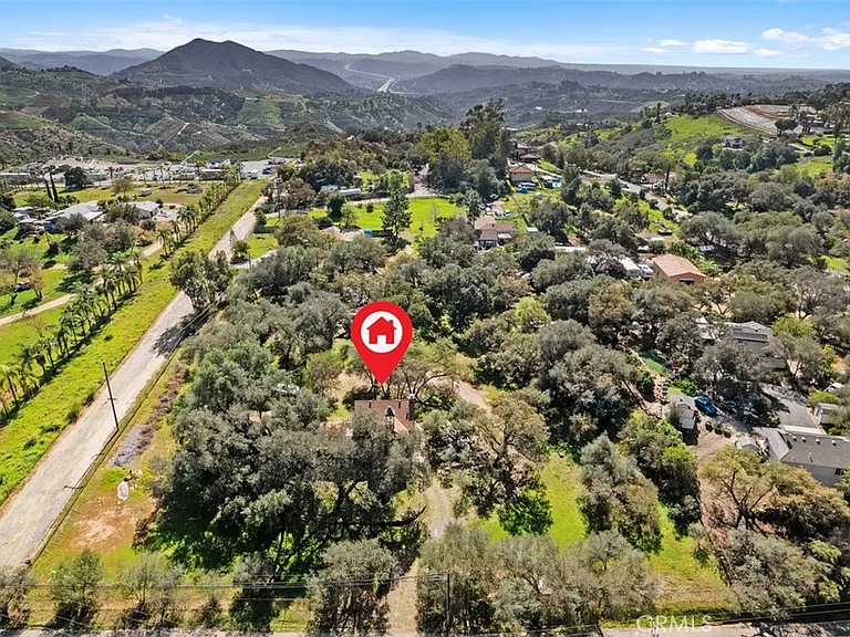 1239 Rainbow Valley Blvd — Photo 29