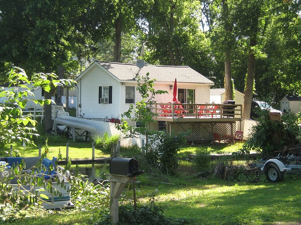 2nd image of 10 Linden Ave
