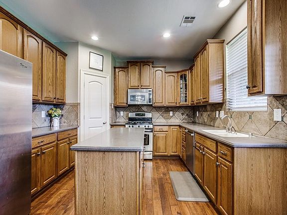 2nd image of 2900 Abby Ln