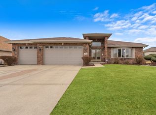 831 Spirit Dr, Matteson, IL 60443