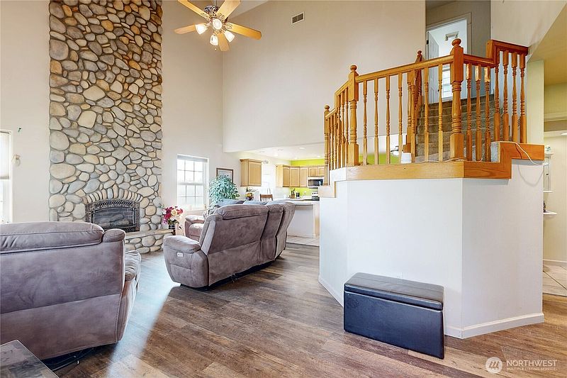 3rd image of 52406 Sunquist Road