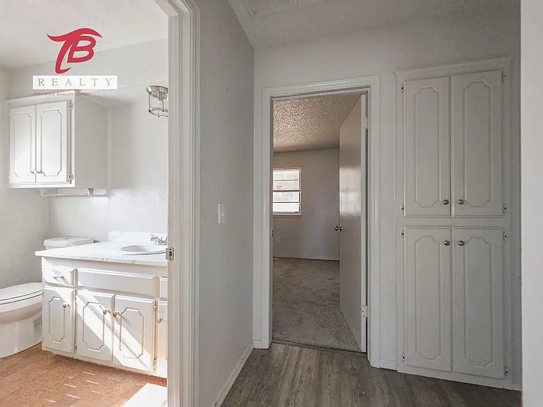 6811 Lyrewood Ln — Photo 45