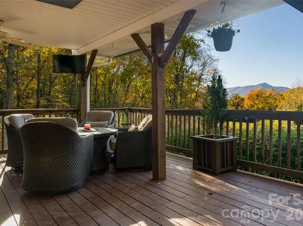 154 Presidential Dr, Waynesville, NC 28786