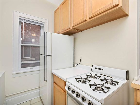 5th image of 2871 Irving Ave S APT 35