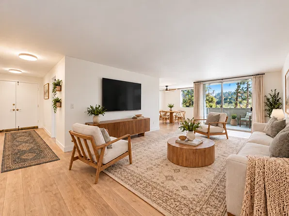 Spacious Living in the Heart of Sherman Oaks, 4365 Mammoth Ave APT 208, Sherman Oaks, CA 91423