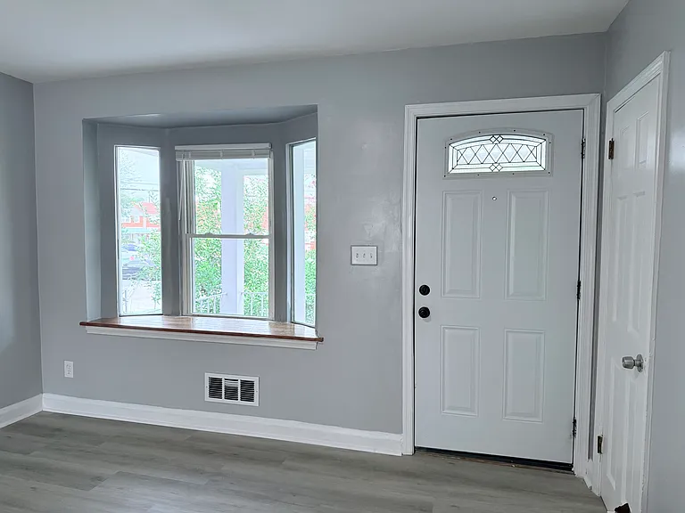 415 Edmunds Way — Photo 2