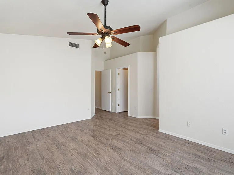 8621 W Shaw Butte Dr — Photo 19
