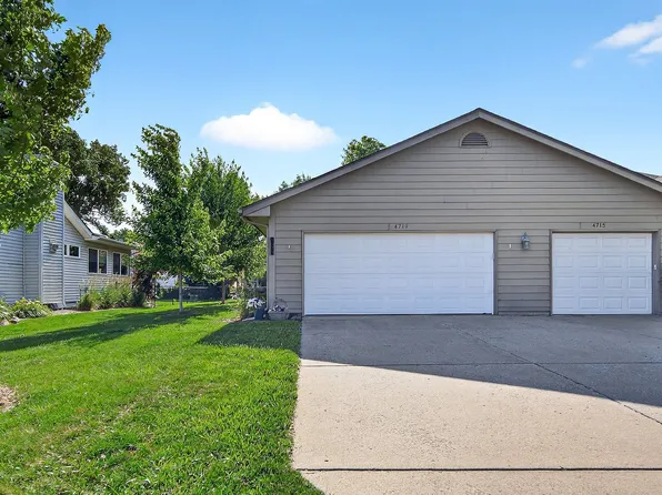 4719 84th St #A, Urbandale, IA 50322