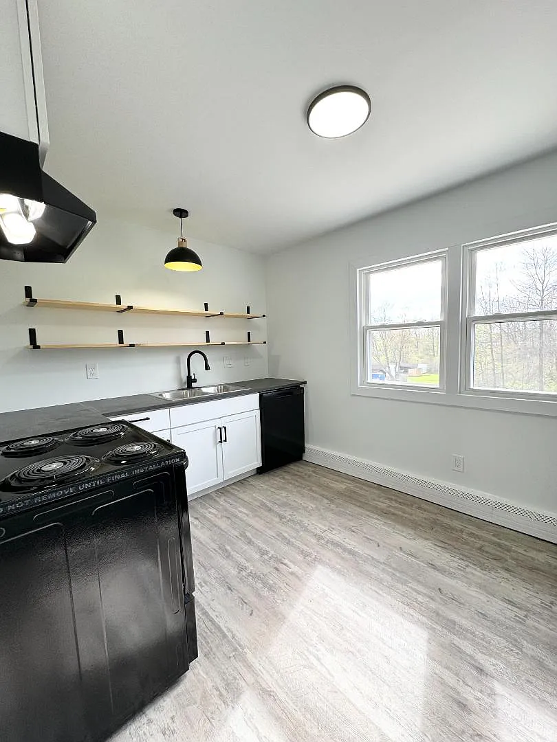 8150 Tod Avenue - 4 — Photo 1