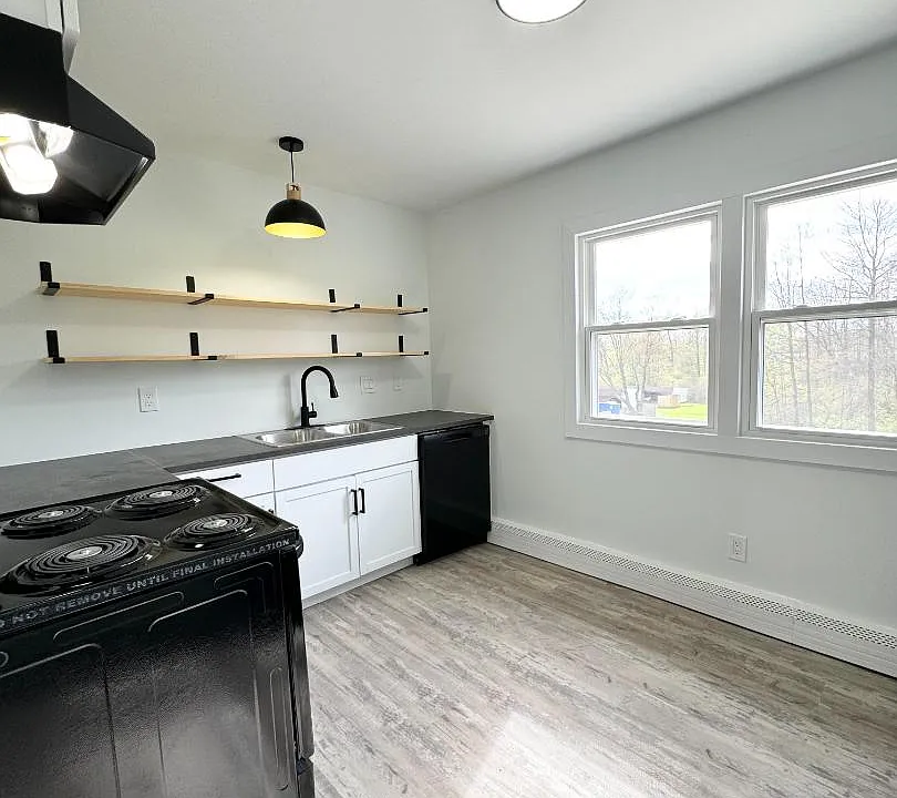 8150 Tod Ave #4