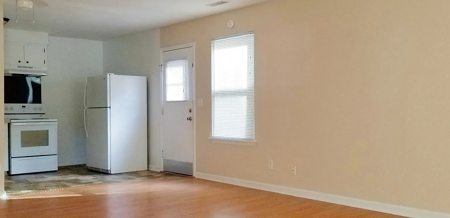 805 Sandpiper Dr — Photo 2