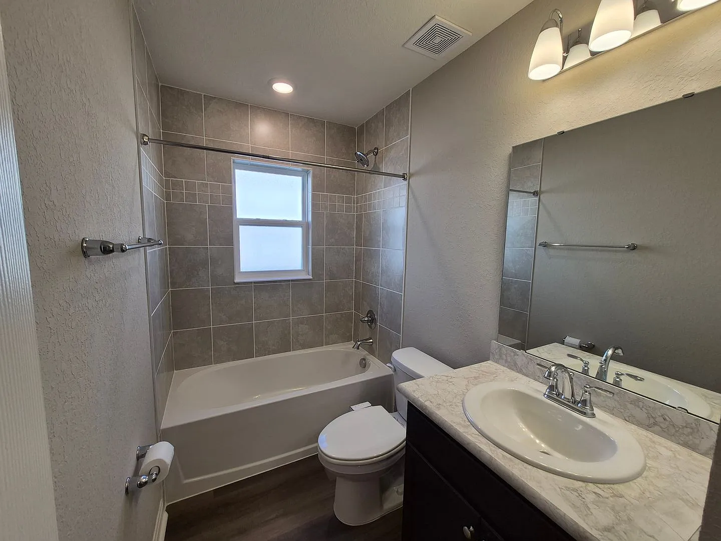 Spacious 4 bedroom Home with No Rear Neighbors! — Photo 4
