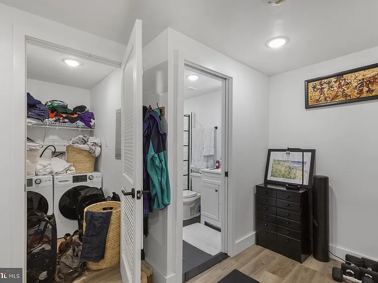 212 Catharine St #1 — Photo 11
