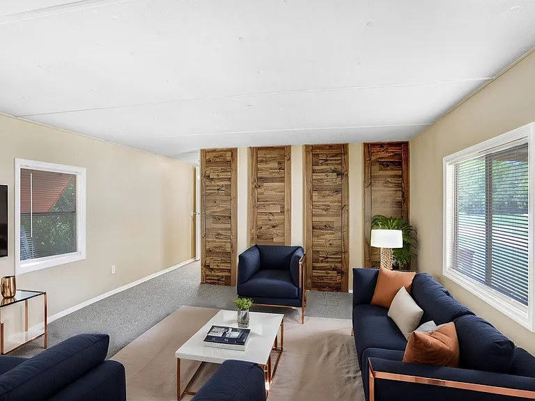 14606 Coral Dr — Photo 2