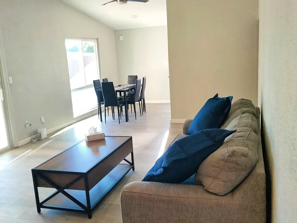 6532 La Cienega Dr #3