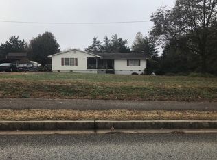 679 Willis Rd, Spartanburg, SC 29301