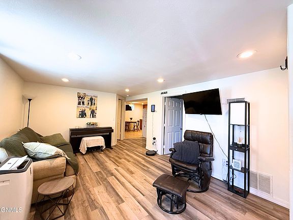 3rd image of 516 University Ave