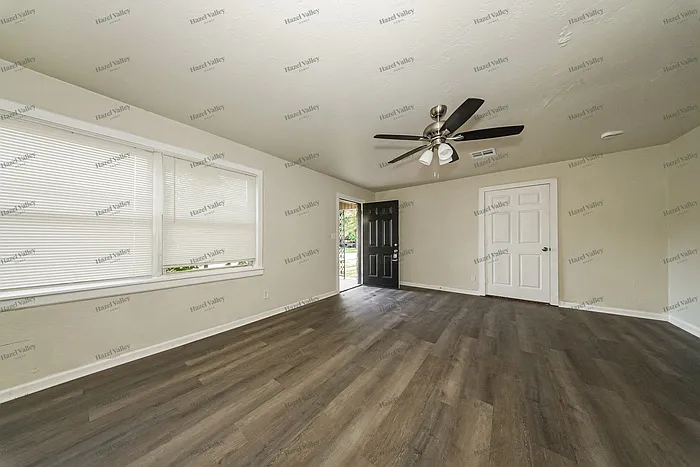 1529 SW 37th St — Photo 3