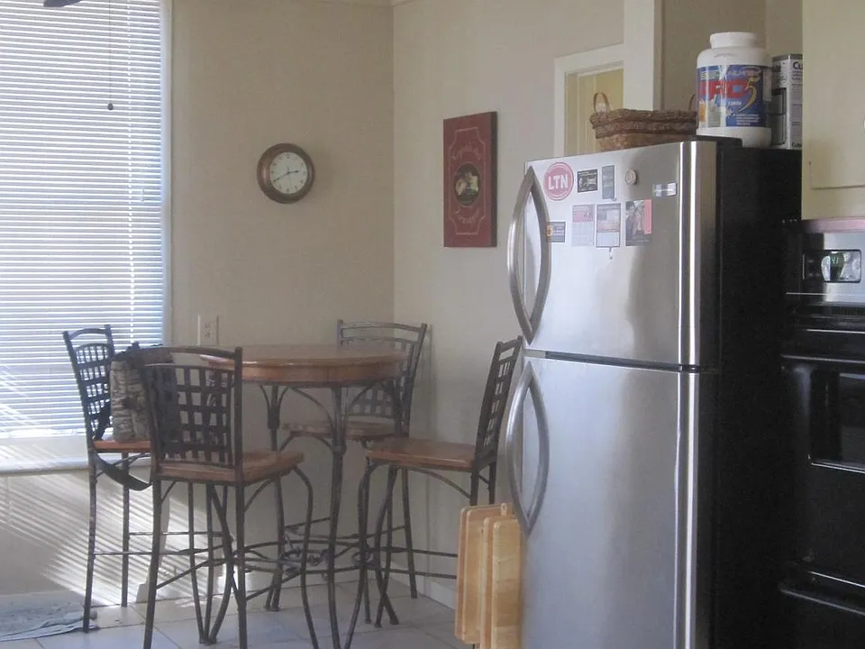 910 Picheloup Pl