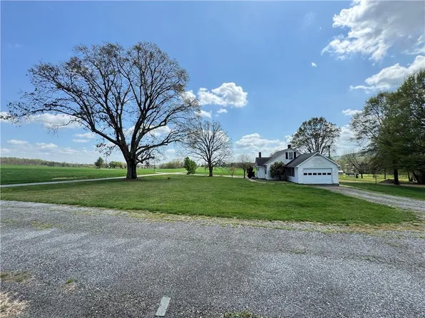 2121/2117 Swan Creek Rd, Jonesville, NC 28642