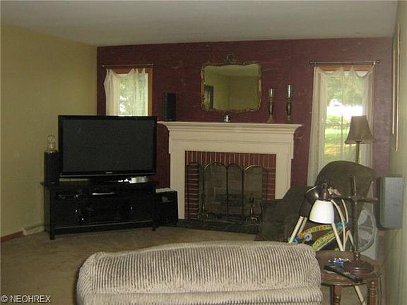 5th image of 2233 Tyrone St