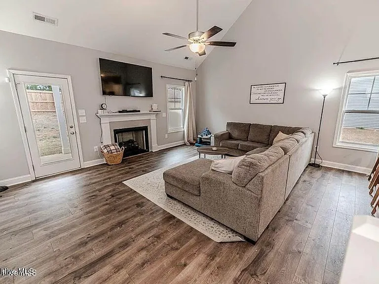 223 Burnside Dr — Photo 8