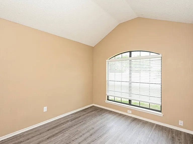 829 Minuteman Dr — Photo 13