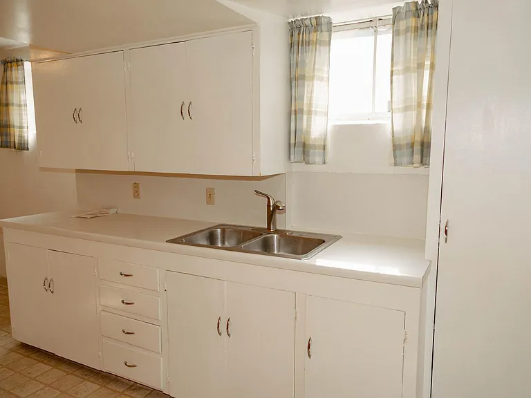 1586 E Blaine Ave — Photo 6