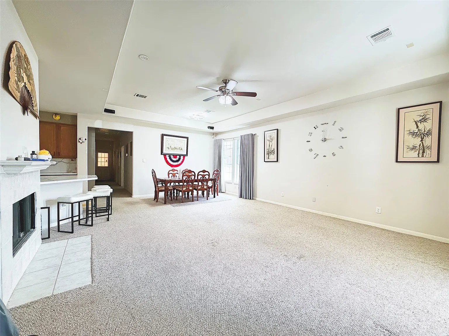 4 bed, 2.0 bath, 1916 sqft, $2,200 — Photo 3