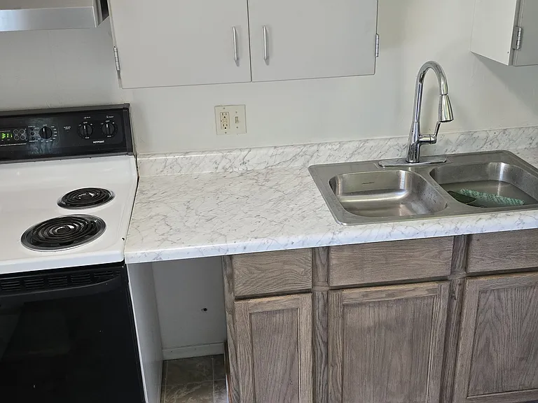 1284 W Cutler Rd #5 — Photo 4