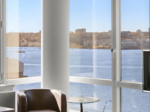 100 Riverside Boulevard image 6 of 21