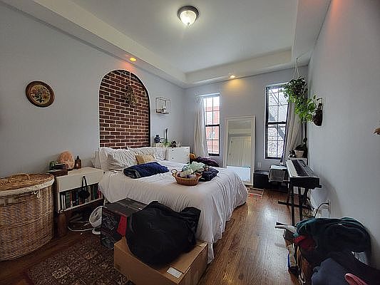 1st image of 258 Clifton Pl #3
