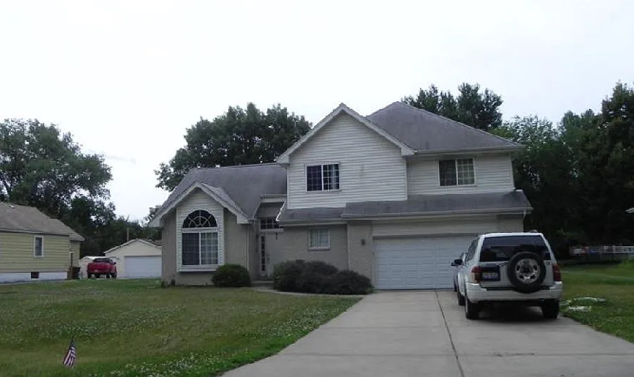 1215 174th St photo 1