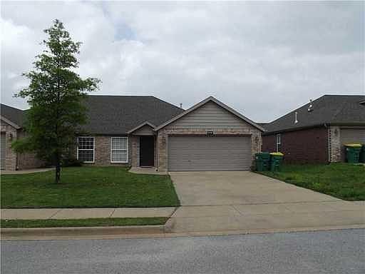 1st image of 945 Oak Crossing Dr
