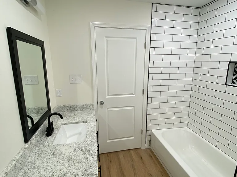 628 E Tombigbee St — Photo 5