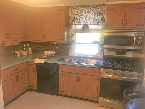 5th image of 28 Ahles Cir