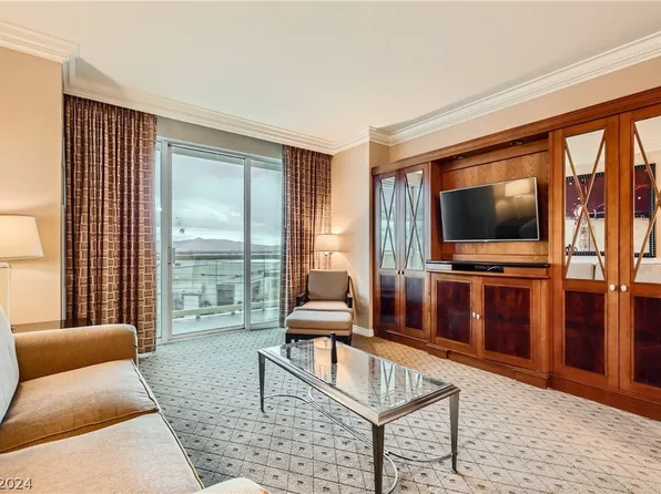 135 Harmon Ave #1220, Las Vegas, NV 89109