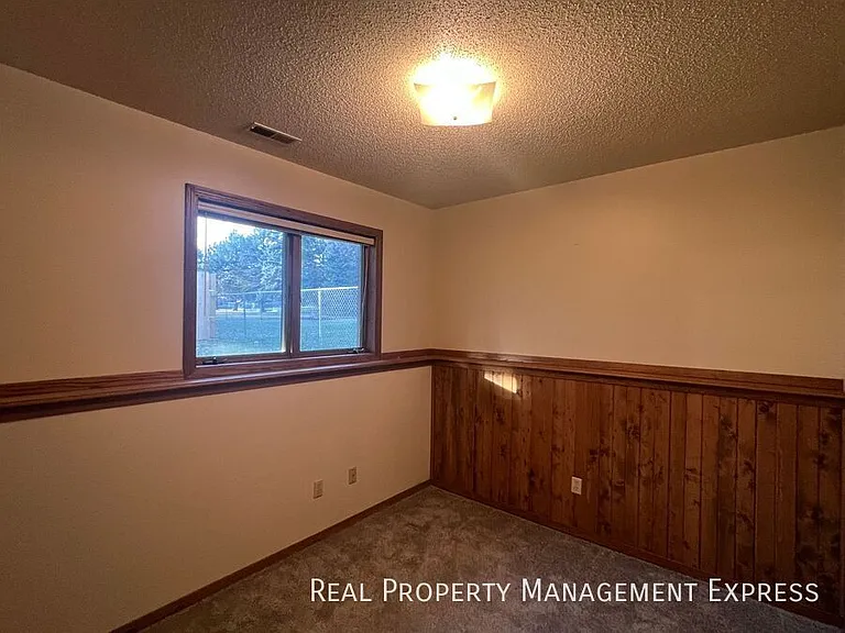 4409 E 20th St — Photo 22