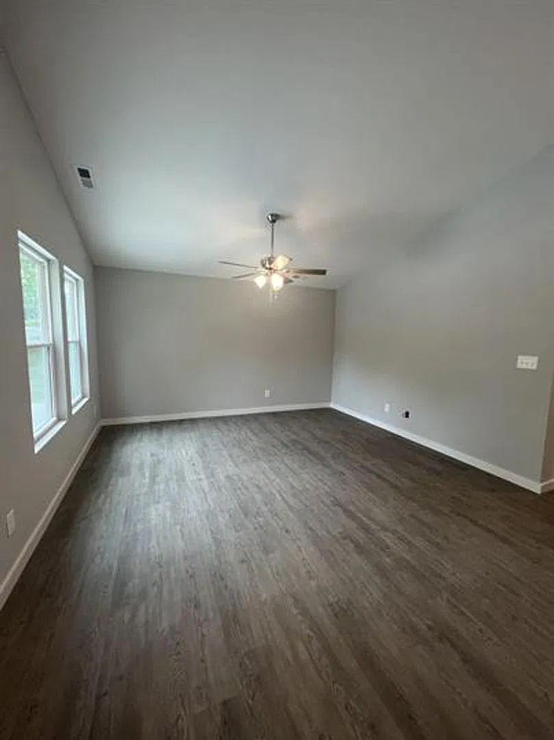 3 bed, 2.0 bath, 1200 sqft, $2,100 — Photo 2