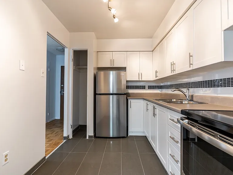 33 Orchard View Blvd — Photo 9