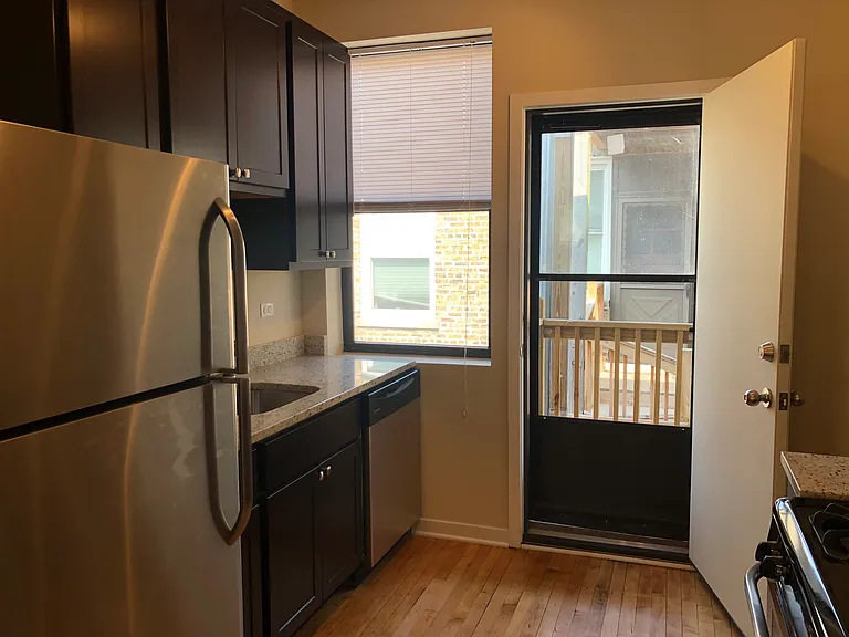 6973 N Greenview Ave — Photo 6