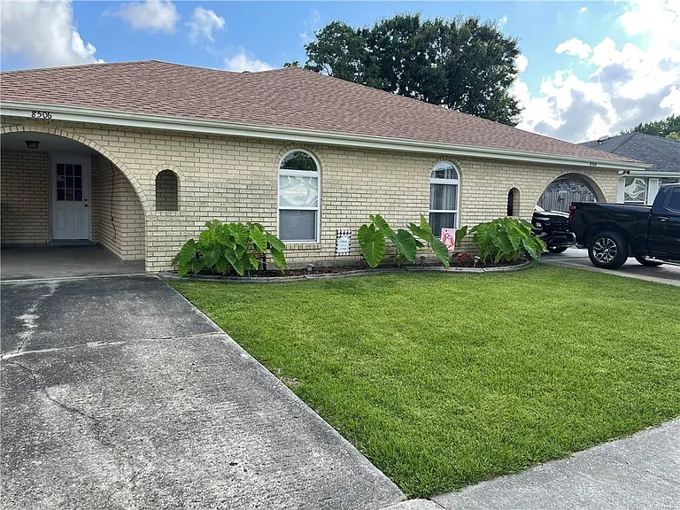 8506 Deerfield St — Photo 2