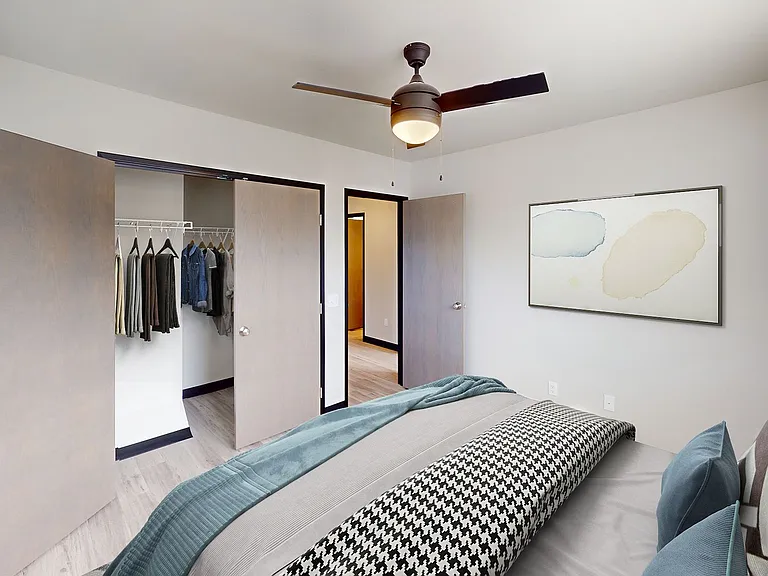 2801 Oakland St — Photo 4