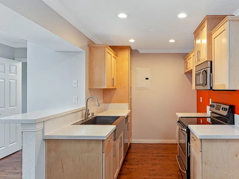 Beachwood Apartments — Photo 30