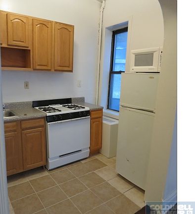 5th image of 254 W 88th St APT 4B