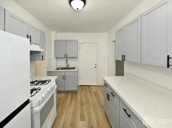 652 Penn St, Perth Amboy, NJ 08861