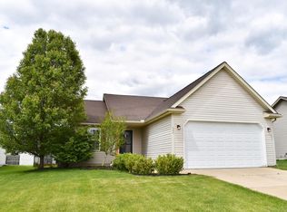 3451 Amber Oaks Dr, Howell, MI 48855