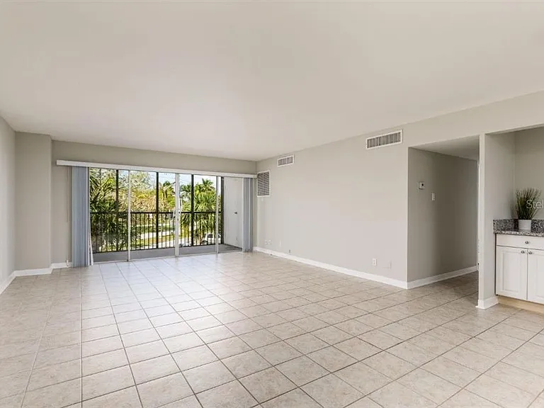 10355 Paradise Blvd #103 — Photo 14