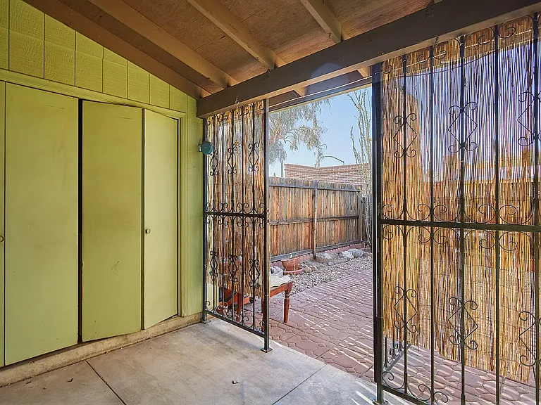 3906 N Stone Ave — Photo 15